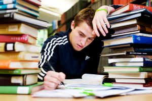 45558_lmw_new_stress1_100411o-300x200 روش های صحیح درس خواندن