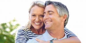 happy-couple-300x149 چگونه شاد زندگی کنیم