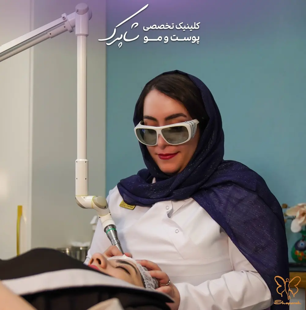 679182289o_1is680k1s1pc11kek24lnm1hhc7_.webp جدیدترین درمان ریزش مو در مشهد؛ معجزه لیزر فوتونا و PRGF در کلینیک شاپرک